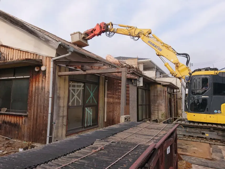 屋根ふき材の撤去状況